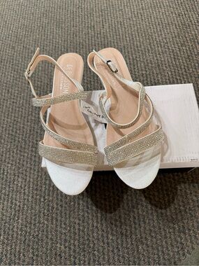 De Blossom Collection Rhinestone Strappy Sandals